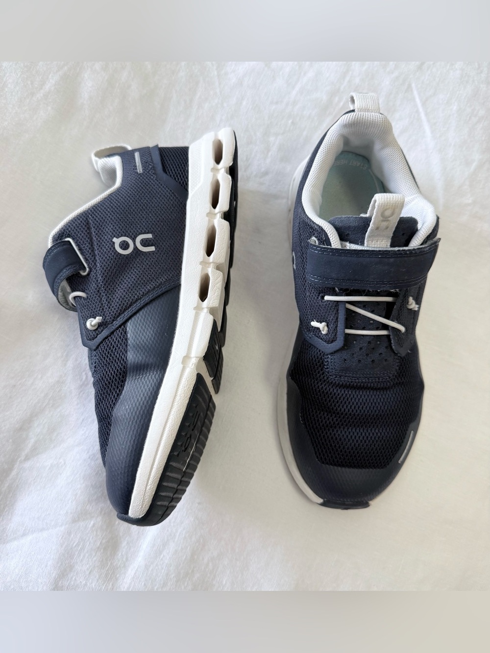 ON CLOUD | Kids SZ 2.5 | Midnight White Cloud Play Sneakers Running Shoes